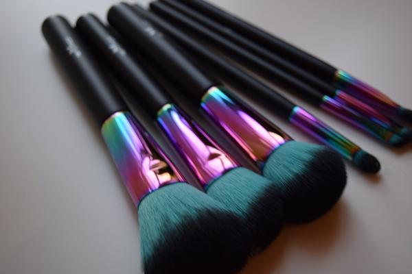 Prismatic Rainbow Makeup Brushes - 7 Piece Set