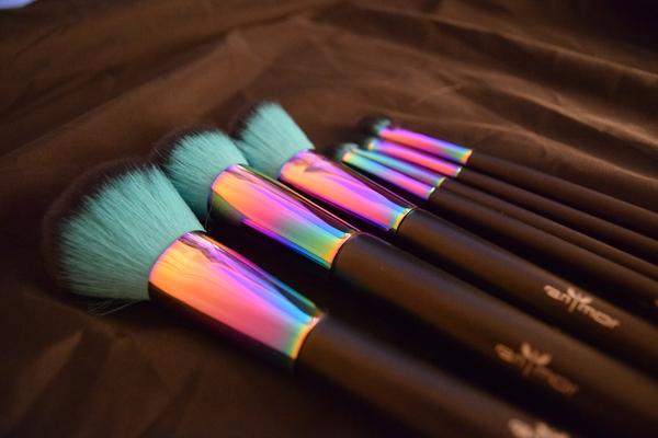 Prismatic Rainbow Makeup Brushes - 7 Piece Set