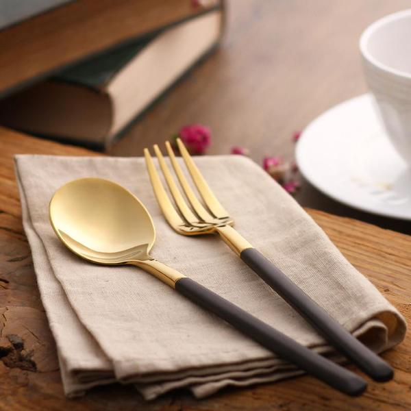 Hemingway™ Black/Gold Silverware