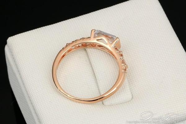 Retro Rhinestone Ring