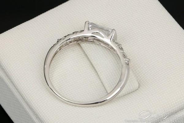 Retro Rhinestone Ring