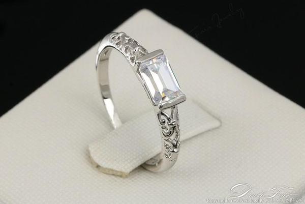 Retro Rhinestone Ring