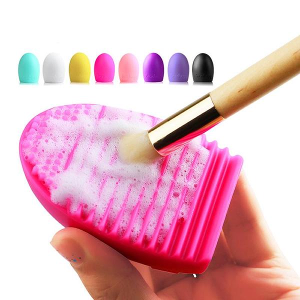 The Amazing Makeup Brush Cleaner