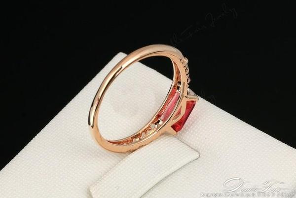 Retro Rhinestone Ring