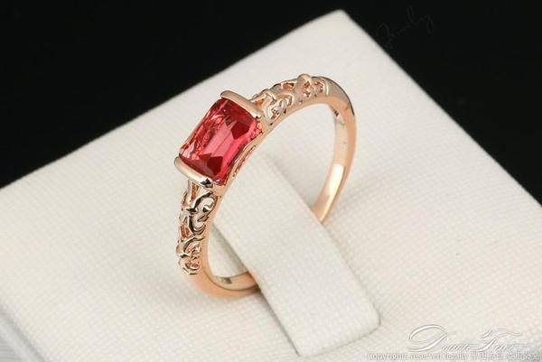 Retro Rhinestone Ring