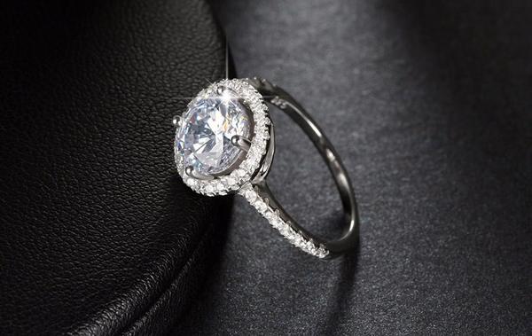 Circular Crystal Rim 1.4ct CZ Ring