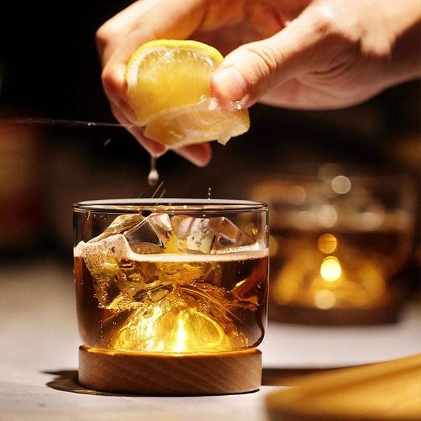 Houston - Wooden Base Whiskey Mountain Glass