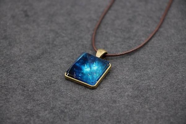 Lyss - Glowing Pyramid Crystal Necklaces