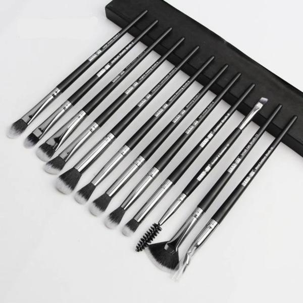 Set of 12 Professional Make-Up Brushes