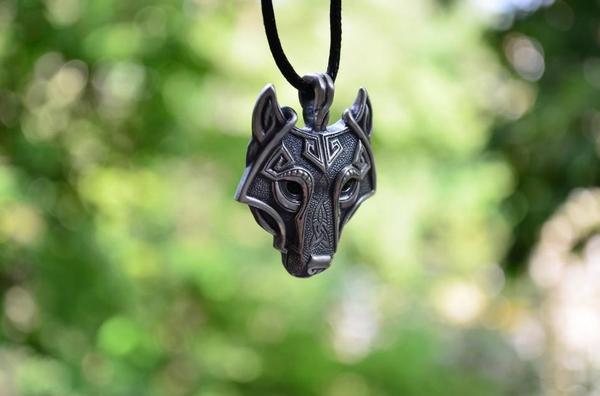 Norse Wolf Head Necklace - Free Shipping!